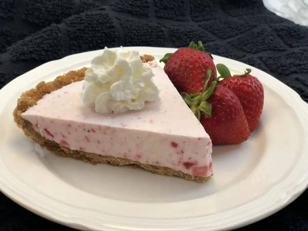 Frozen Strawberry Ice Cream Pie With An Oatmeal Cookie Crumb Crust Sweeter With Sugar 3590